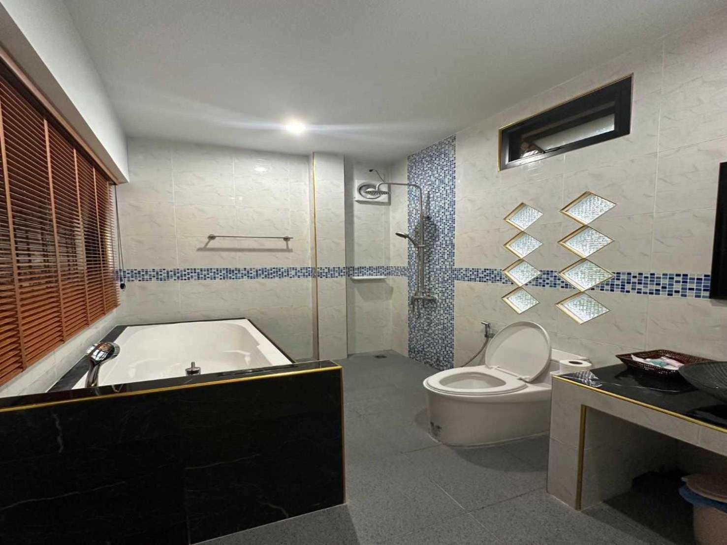 Capital O 75518 Baan Rose Resort Ao Luk Buitenkant foto