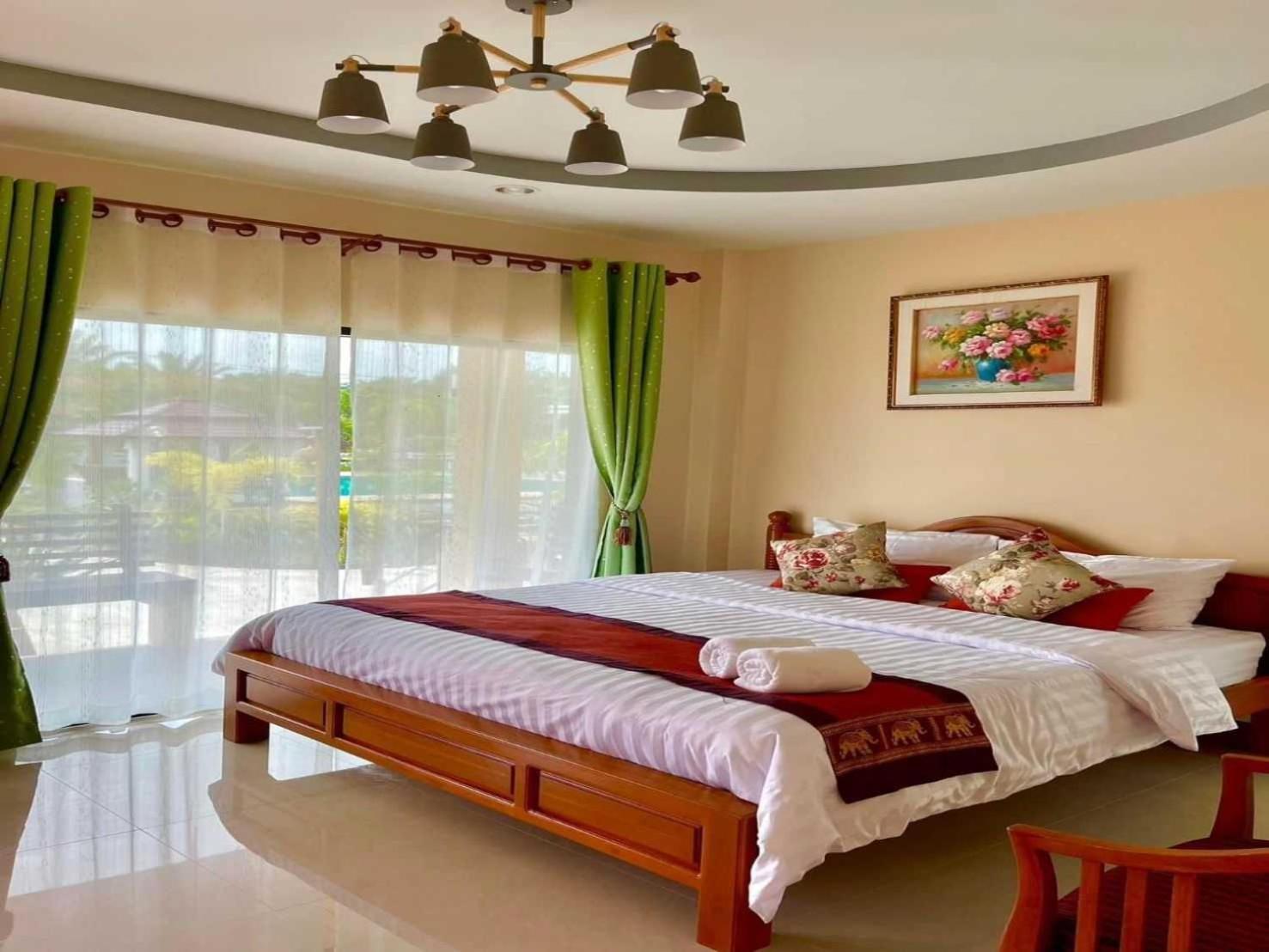 Capital O 75518 Baan Rose Resort Ao Luk Buitenkant foto