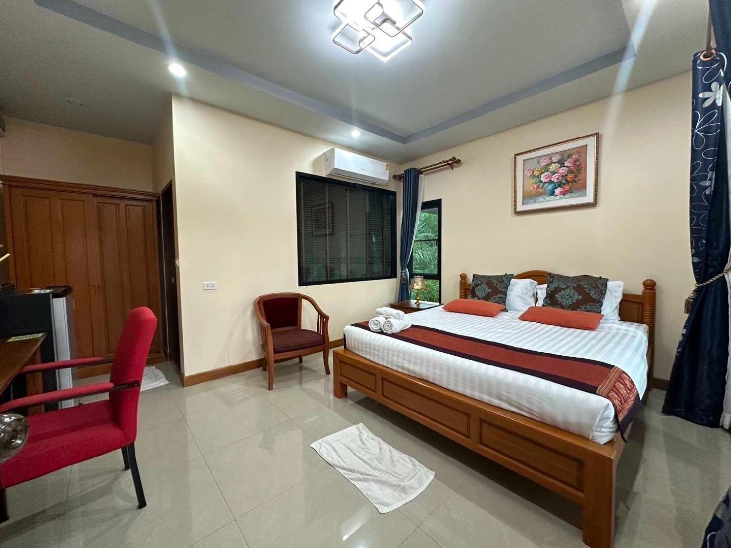Capital O 75518 Baan Rose Resort Ao Luk Buitenkant foto