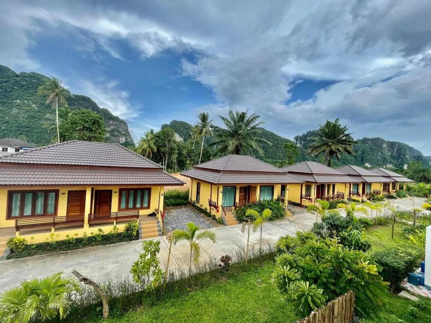 Capital O 75518 Baan Rose Resort Ao Luk Buitenkant foto