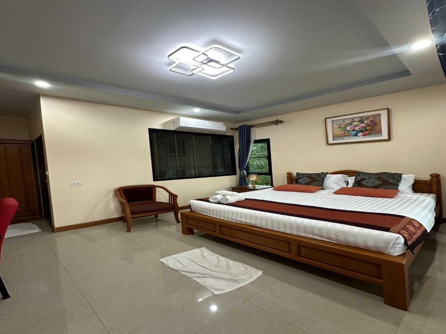 Capital O 75518 Baan Rose Resort Ao Luk Buitenkant foto