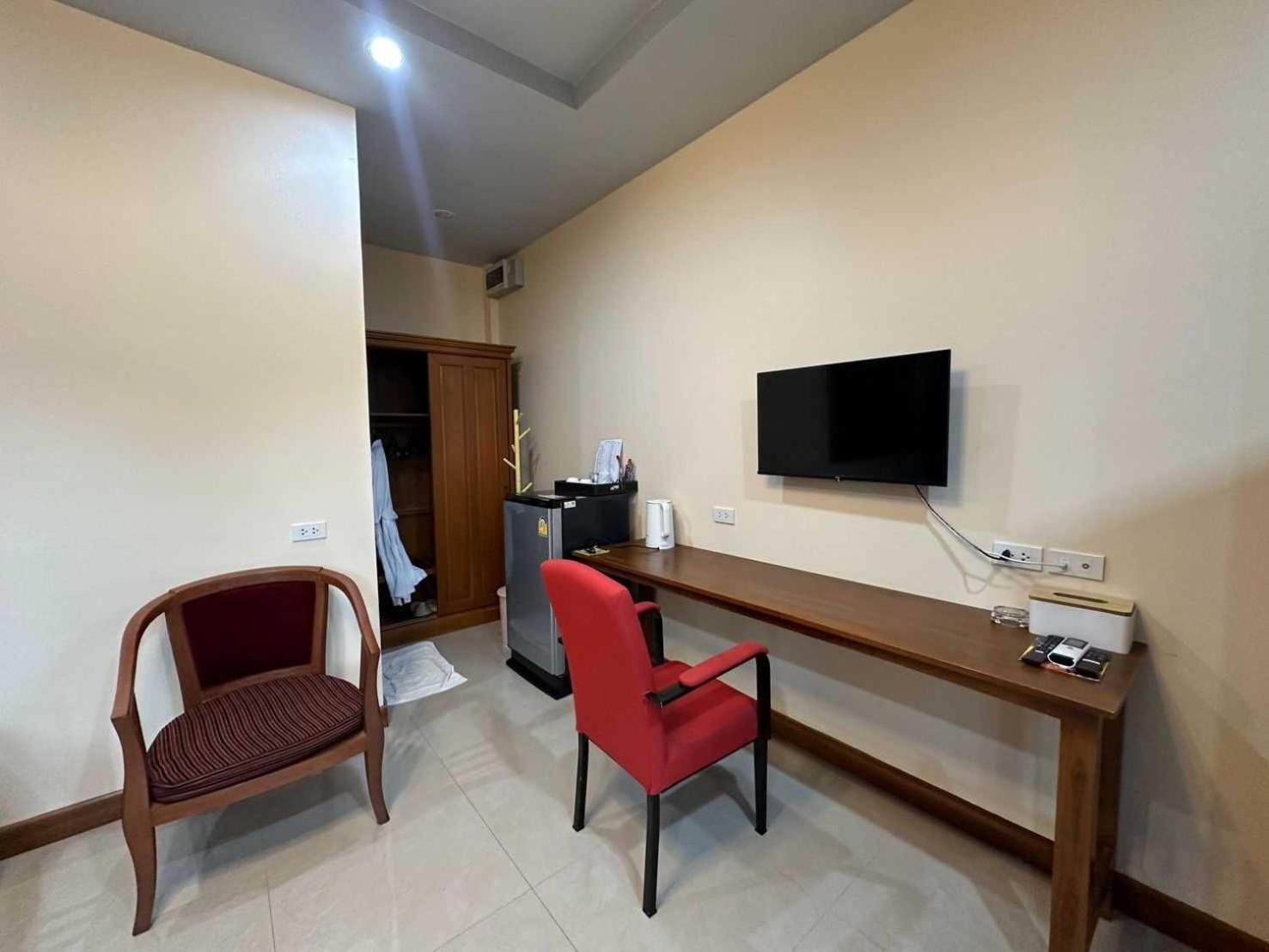 Capital O 75518 Baan Rose Resort Ao Luk Buitenkant foto