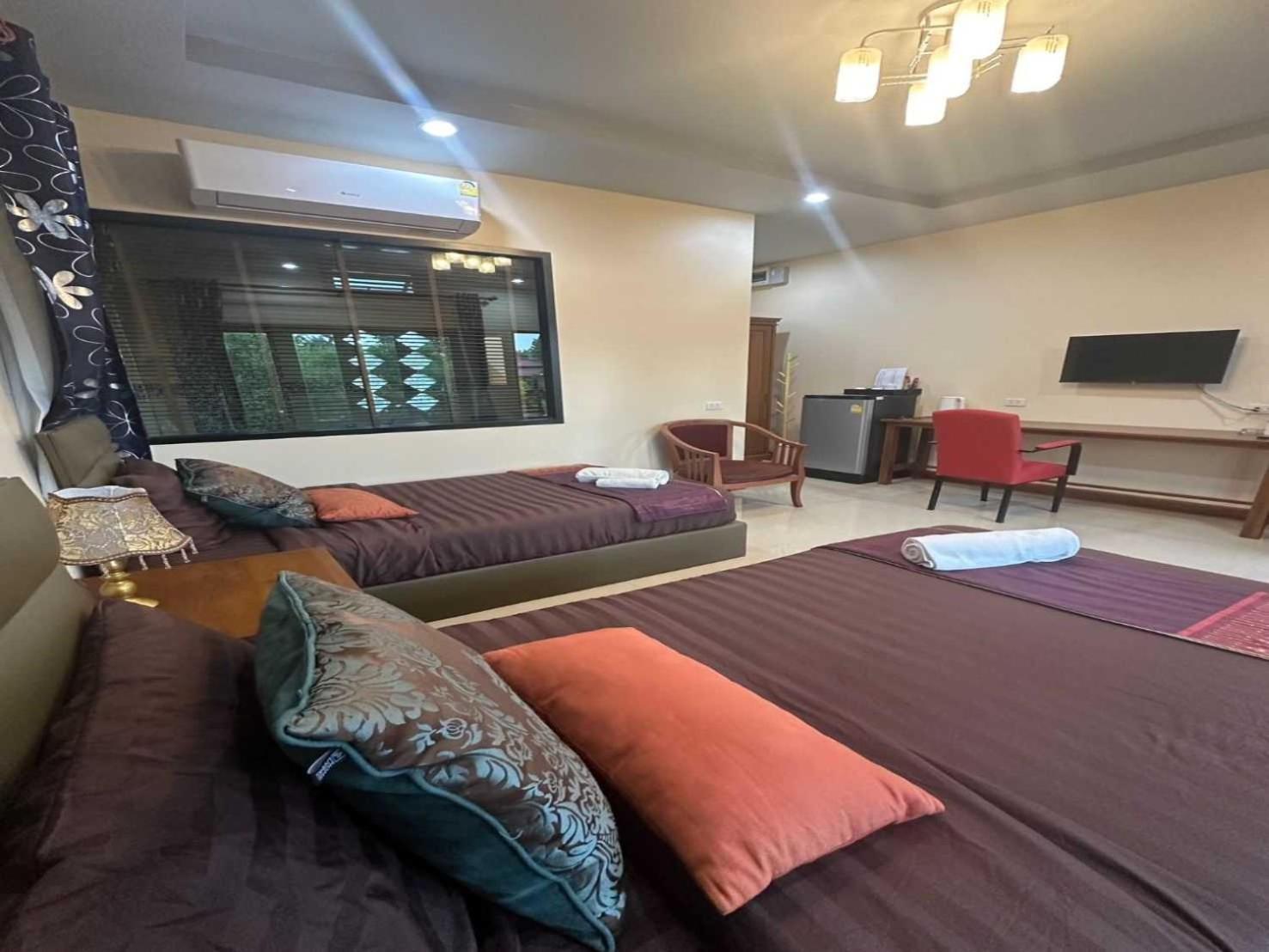 Capital O 75518 Baan Rose Resort Ao Luk Buitenkant foto