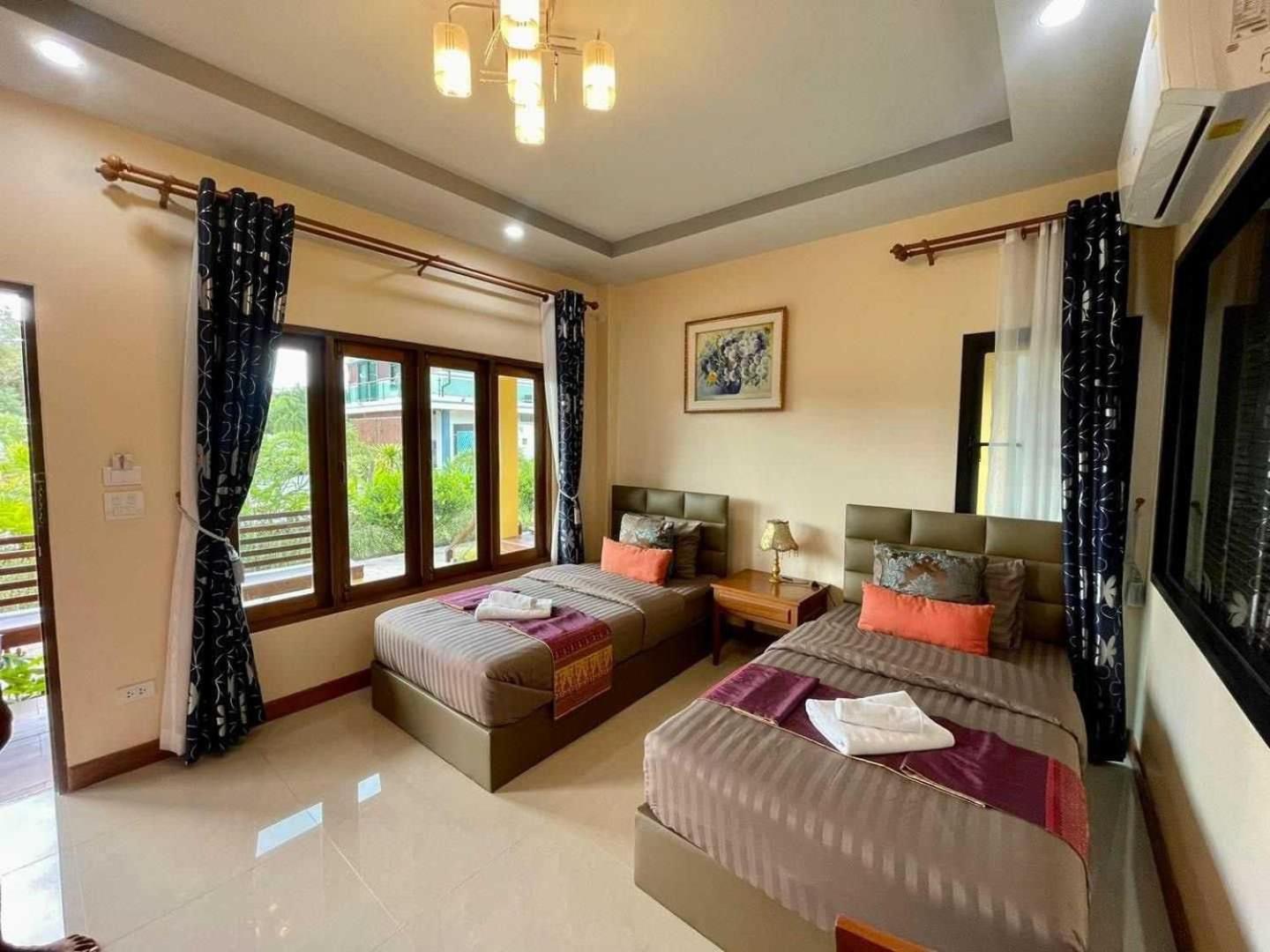 Capital O 75518 Baan Rose Resort Ao Luk Buitenkant foto