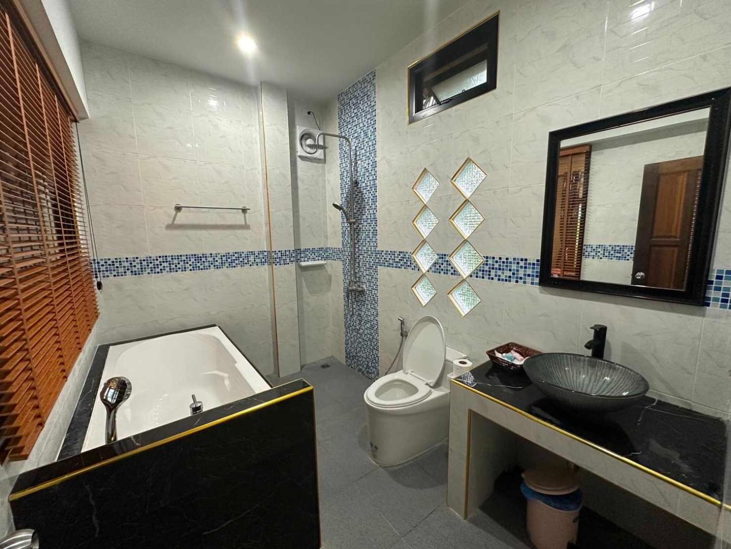Capital O 75518 Baan Rose Resort Ao Luk Buitenkant foto