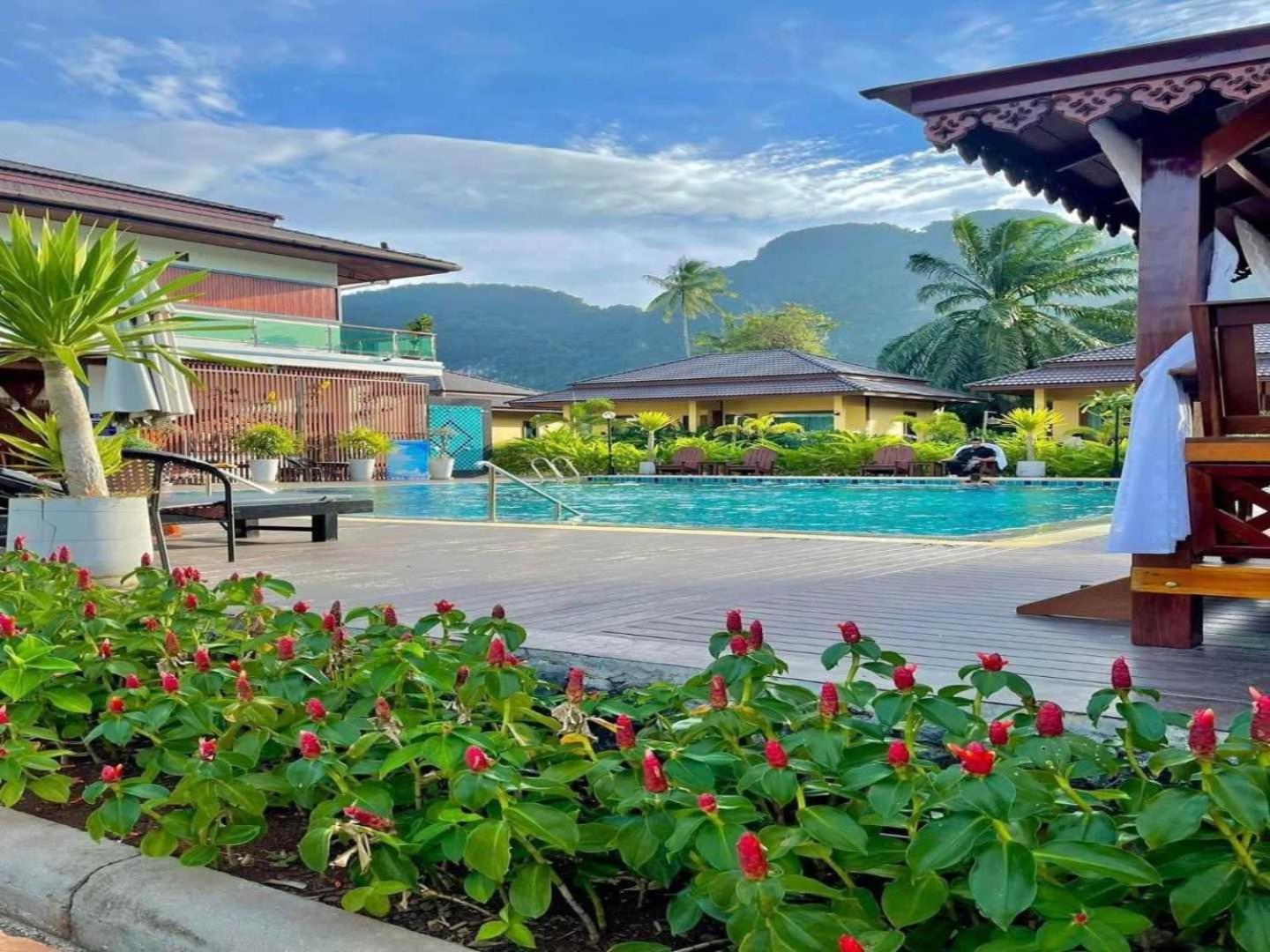 Capital O 75518 Baan Rose Resort Ao Luk Buitenkant foto