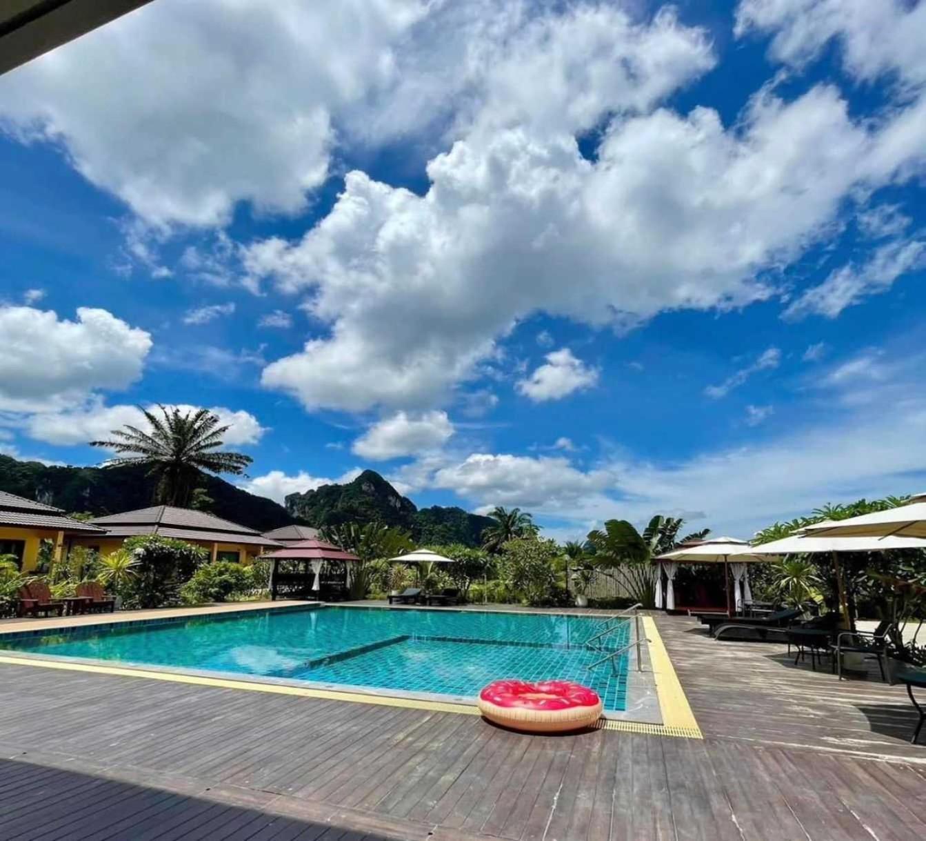 Capital O 75518 Baan Rose Resort Ao Luk Buitenkant foto